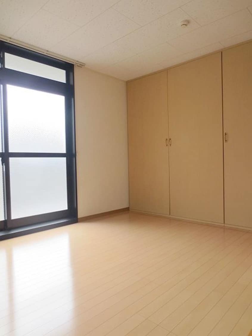 居室 ルイ－ズ大沼