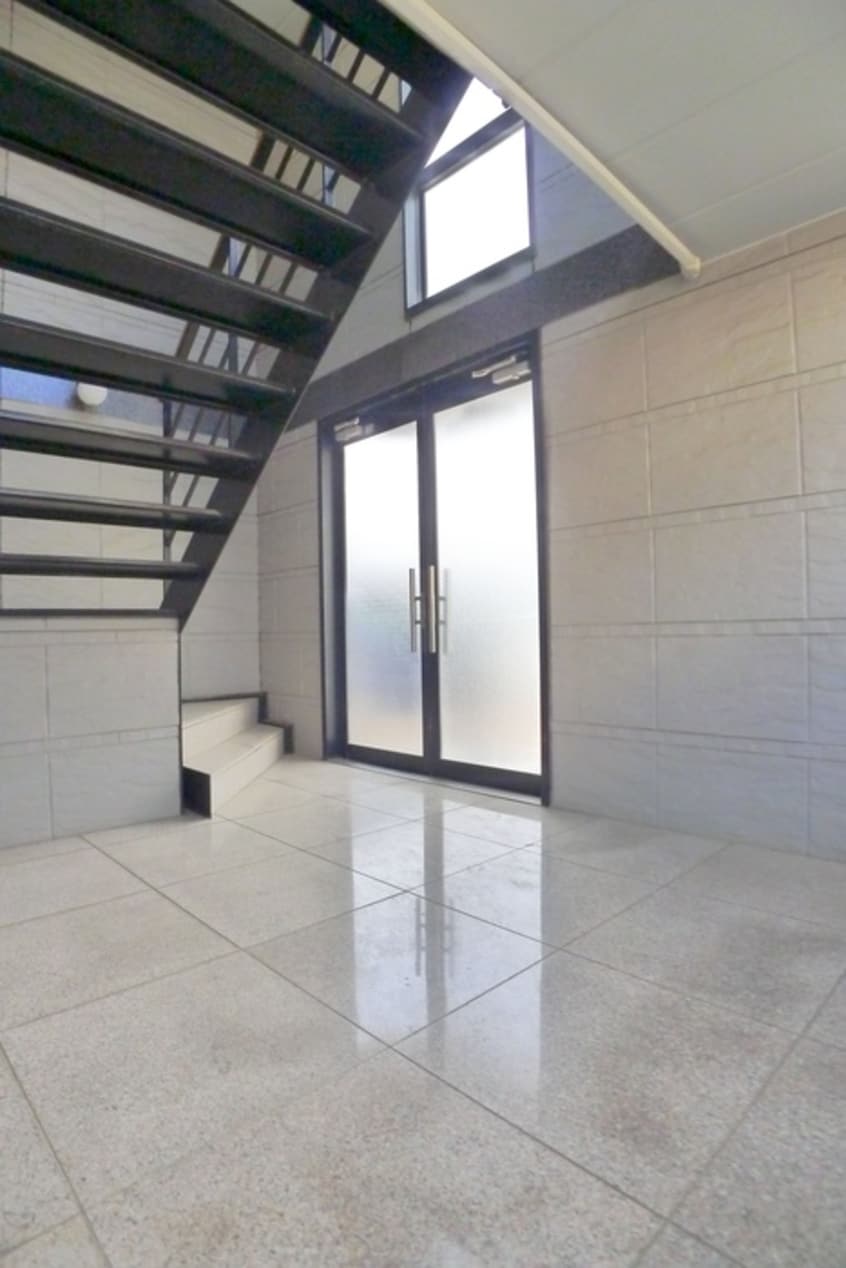 エントランス部分 ルイ－ズ大沼