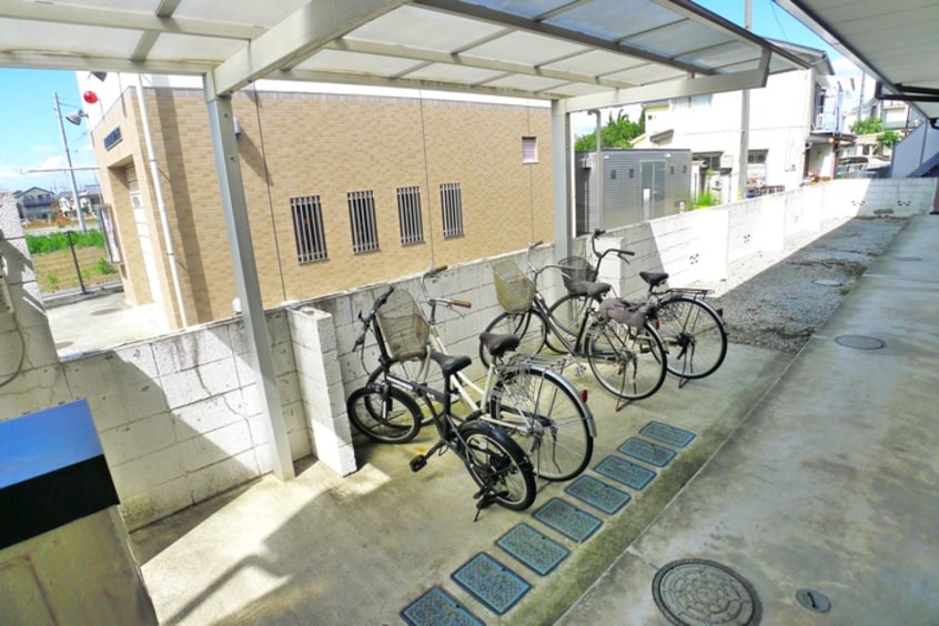 駐輪場 ルイ－ズ大沼