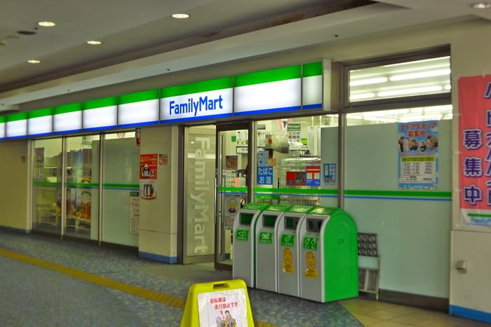 ファミリーマート(コンビニ)まで240m ウィルテラス千葉中央