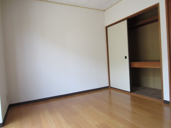 居室 クバラチ－ラ・Ｅ