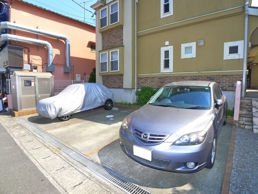 駐車場 エル・リヴェ－ル