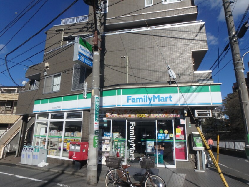 ファミリーマート(コンビニ)まで25m 第1氷川台ハイム