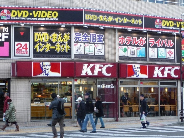 ケンタッキーフライドチキン 日ノ出町店(ファストフード)まで140m カスタリア野毛山