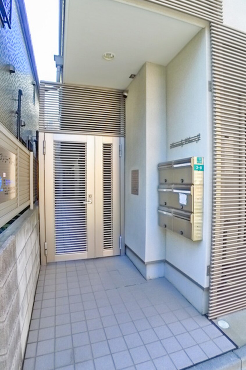 エントランス部分 ヘブンリーブルーＪ