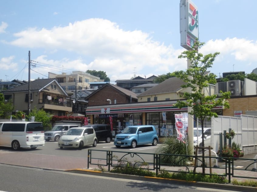 セブンイレブン(コンビニ)まで132m メゾン　ミッキー１