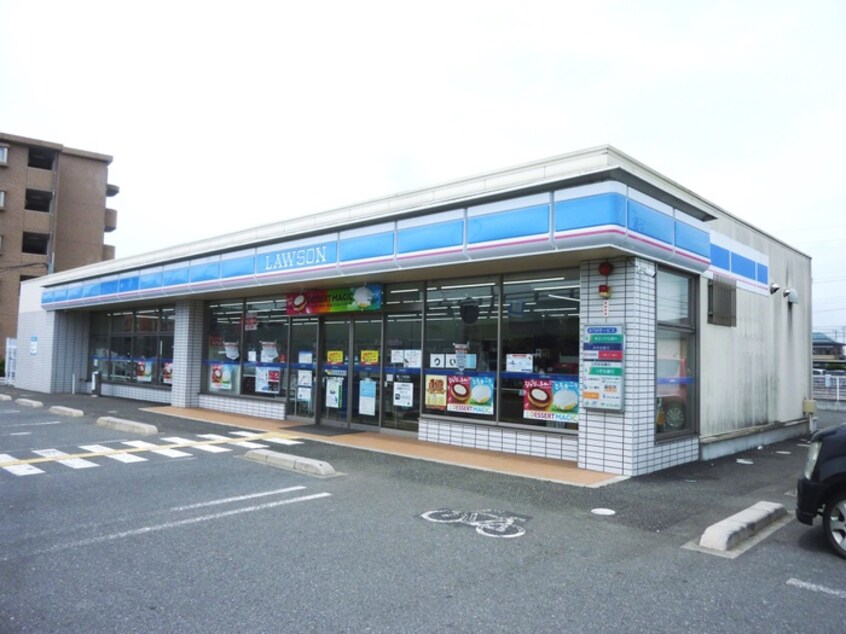 ローソン日高上鹿山店(コンビニ)まで142m リリーヴィレッジGRACE