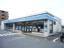 ローソン日高上鹿山店(コンビニ)まで142m リリーヴィレッジGRACE