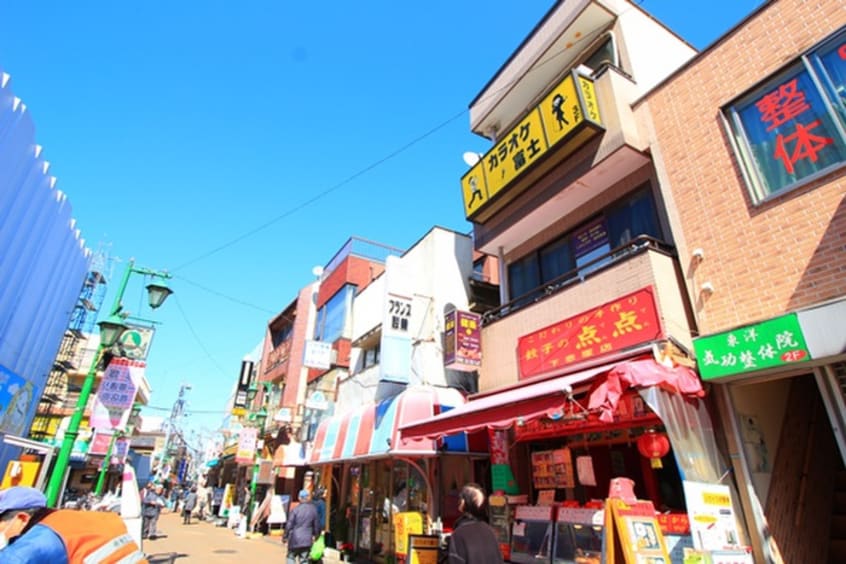 壱番館商店街(その他飲食（ファミレスなど）)まで645m ブルームハウスⅢ