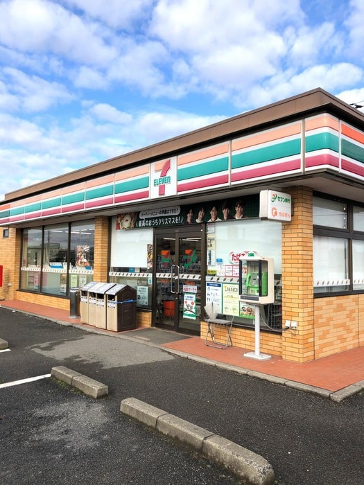 セブンイレブン(コンビニ)まで360m アヴニールⅤ