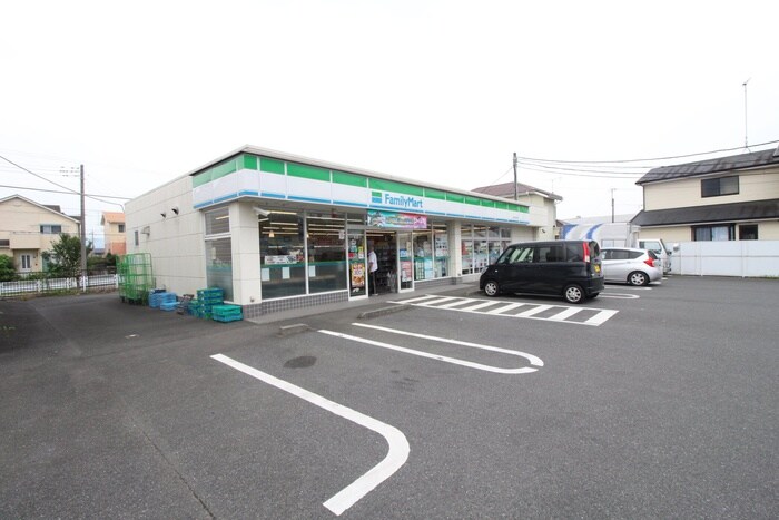 ファミリーマート南足柄沼田店(コンビニ)まで600m 日の出ハイツ