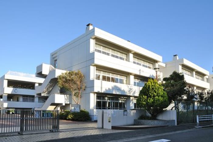 横浜市立東永谷中学校(中学校/中等教育学校)まで783m サンバレー上大岡Ⅵ