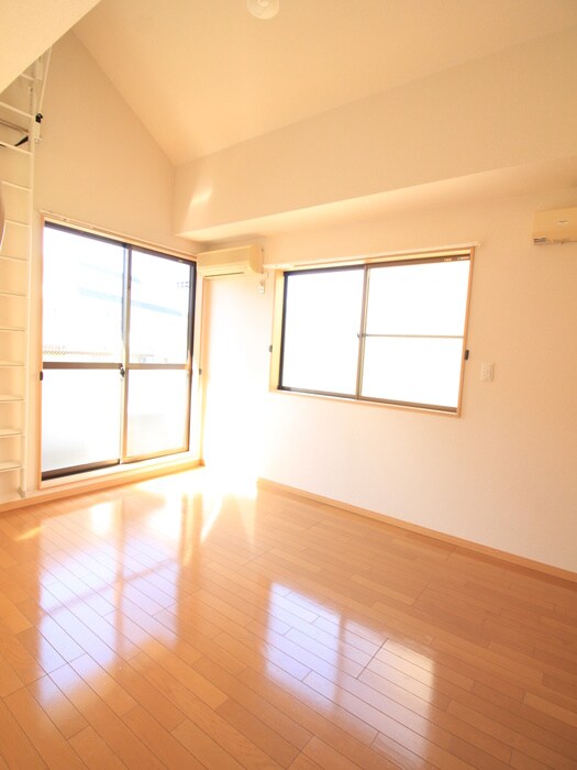 居室 APARTMENT OKAZAWA