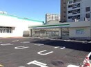 ファミリーマートサンズ原町田三丁目店(コンビニ)まで247m アザレ町田