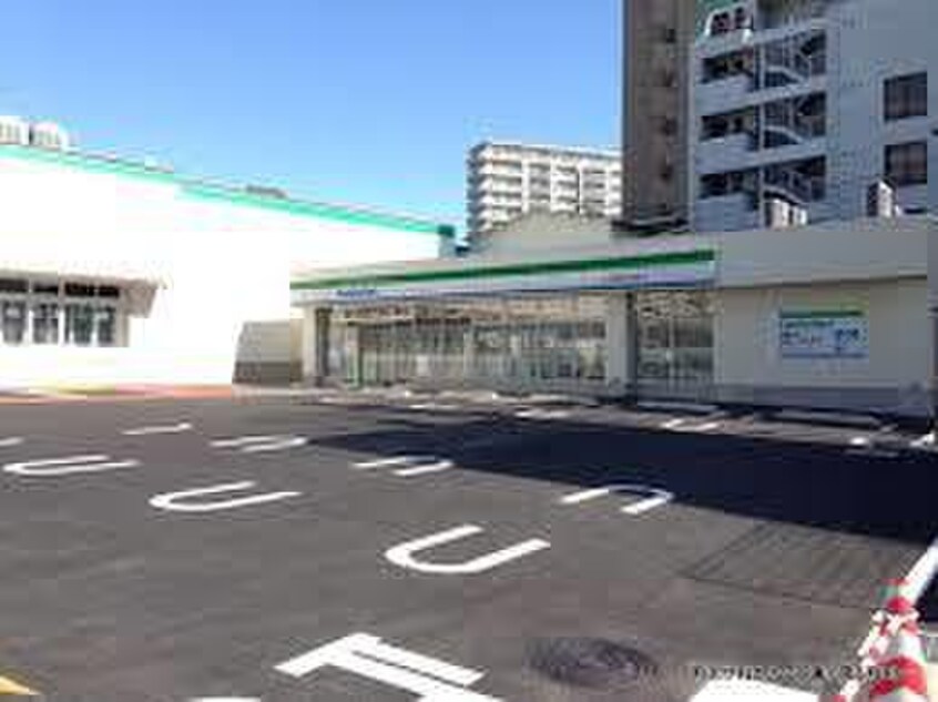 ファミリーマートサンズ原町田三丁目店(コンビニ)まで247m アザレ町田