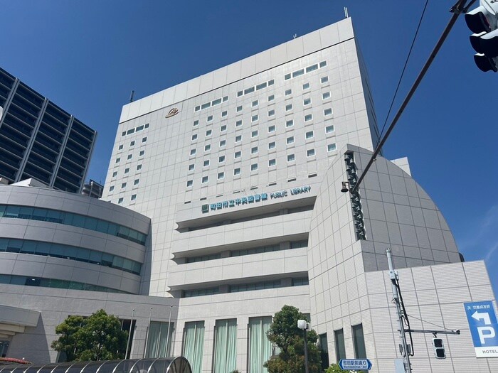 町田市立中央図書館(図書館)まで315m アザレ町田