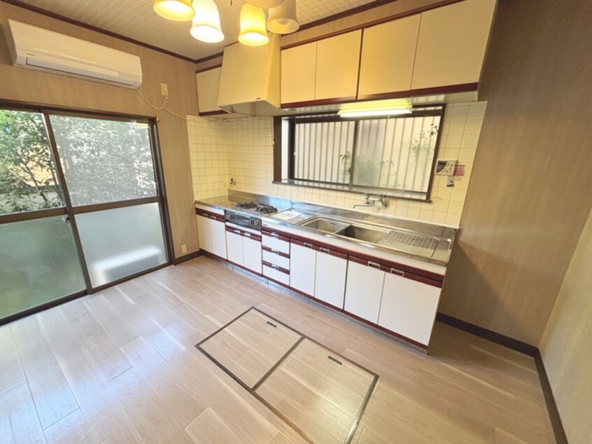 居室 朝日６丁目戸建