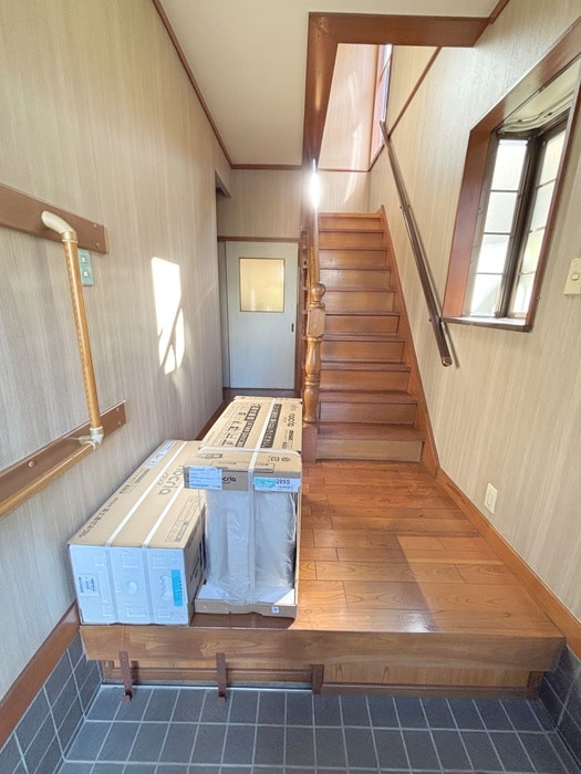 玄関 朝日６丁目戸建