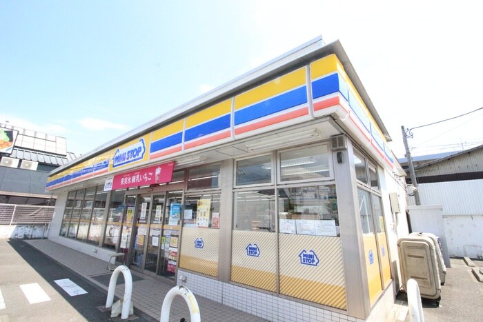 ミニストップ横須賀大矢部店(コンビニ)まで950m ハイツ貴利