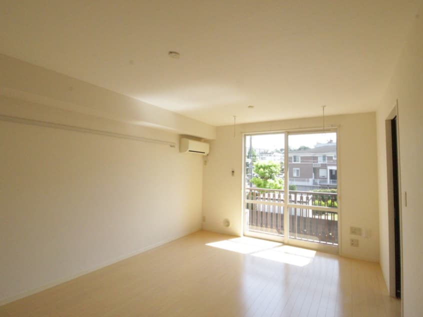 居室 ホワイトコ－トこざか