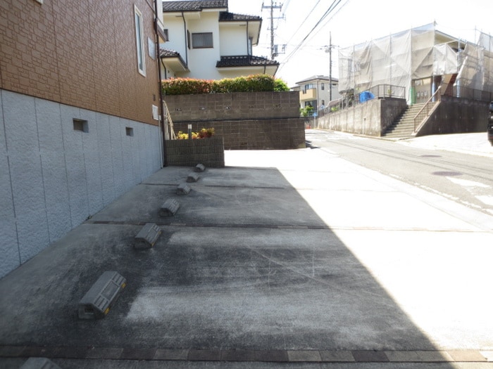 駐車場 ホワイトコ－トこざか