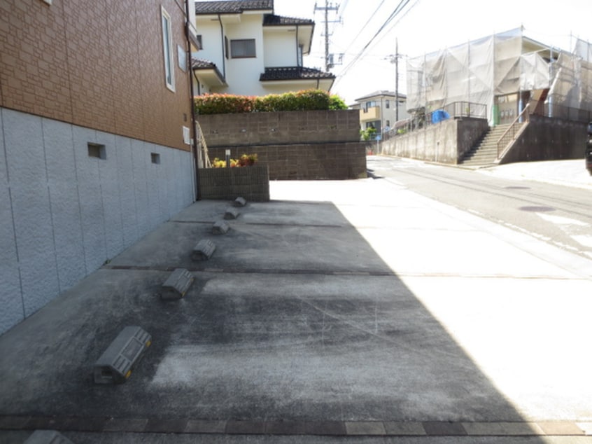 駐車場 ホワイトコ－トこざか