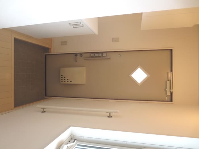 玄関 ホワイトコ－トこざか