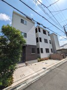 カバルリーガーデンズの外観
