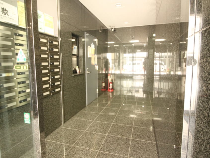 エントランス部分 ホワイトヒルズサカイノ