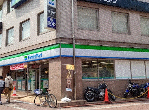 ファミリーマート雪谷大塚店(コンビニ)まで129m ソフィアメゾン