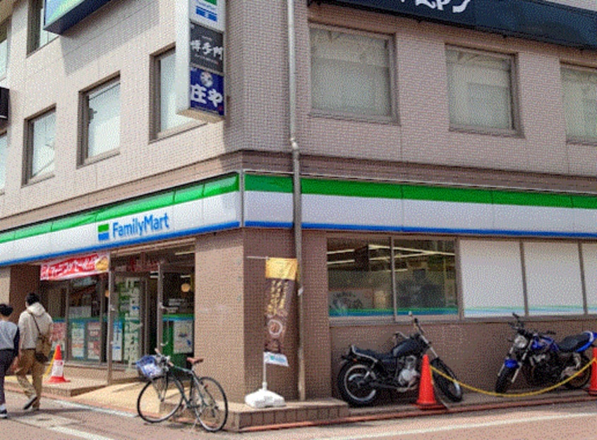 ファミリーマート雪谷大塚店(コンビニ)まで129m ソフィアメゾン