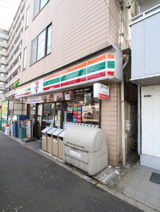 セブンイレブン上十条店(コンビニ)まで90m 矢口ハイツ