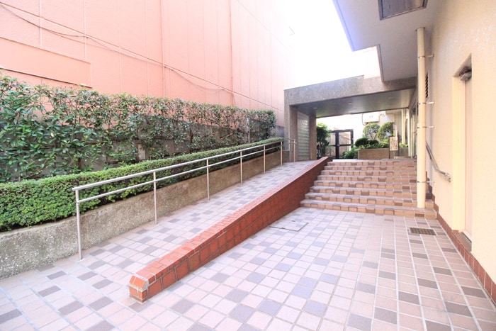 エントランス部分 一橋学園ガーデニア