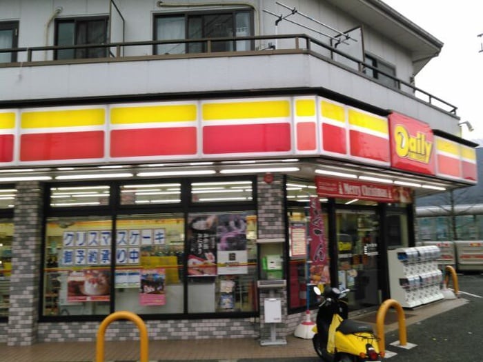 デイリーヤマザキ喜多見5丁目店(コンビニ)まで399m 野川ビレッジ・Ｂ