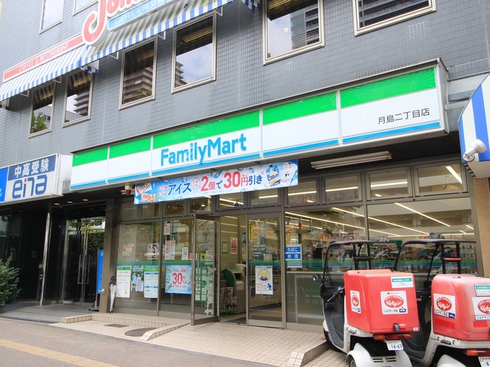 ファミリーマート月島２丁目店(コンビニ)まで106m ＪＬＢグランエクリュ月島