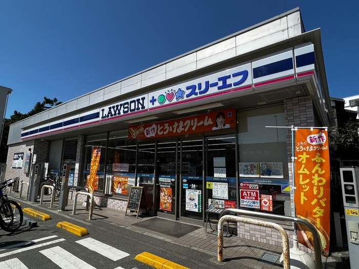 ローソンスリーエフ鎌倉由比ヶ浜店(コンビニ)まで129m 一の鳥居ハイツ