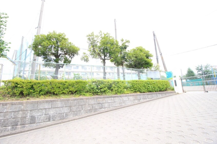 名瀬小学校(小学校)まで600m ラヴィ東戸塚参番館