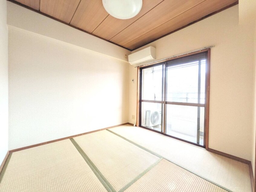 居室 クィ－ンヒル・ヨシムラ