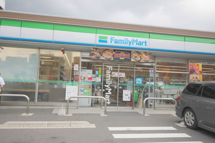 ファミリーマート(コンビニ)まで100m グランディユ－