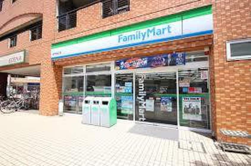 ファミリーマート坂戸駅北口店(コンビニ)まで400m LOHAS・I・Ⅶ