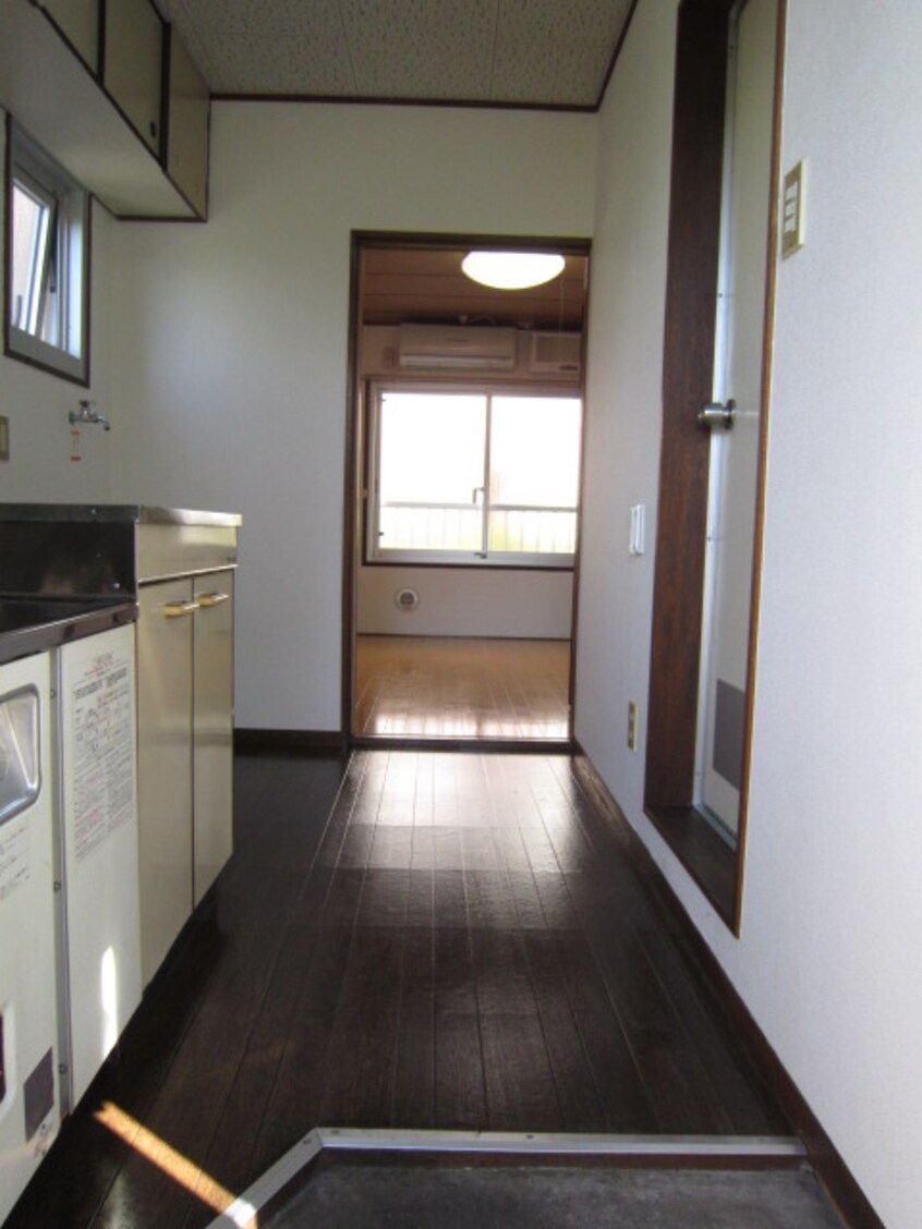 廊下 ヴィラ鵜野森