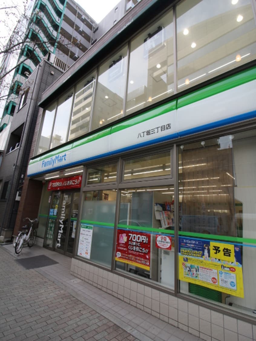ファミリーマート八丁堀三丁目店(コンビニ)まで110m SOLASIAresidence京橋