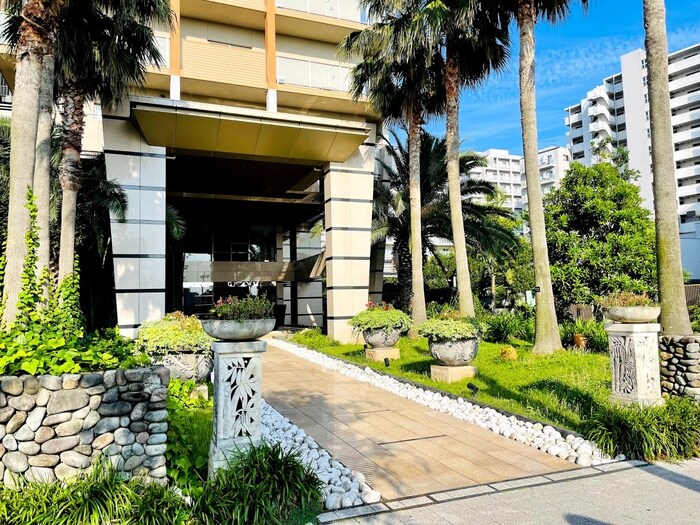 エントランス部分 ロイヤルパークス新田