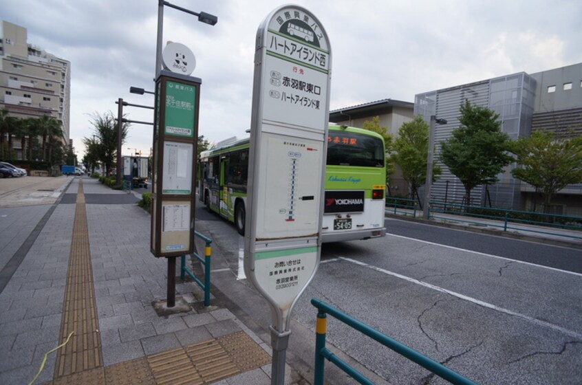 最寄バス停(公園)まで44m ロイヤルパークス新田