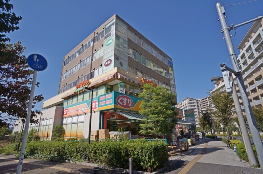 ドラッグサガミ(ドラッグストア)まで104m ロイヤルパークス新田