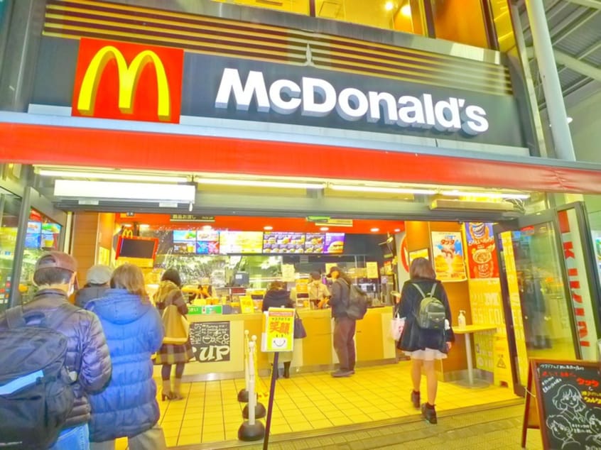 マクドナルド(ファストフード)まで620m ＥＭＥＲＡＬＤ　ＭＡＮＳＩＯＮ