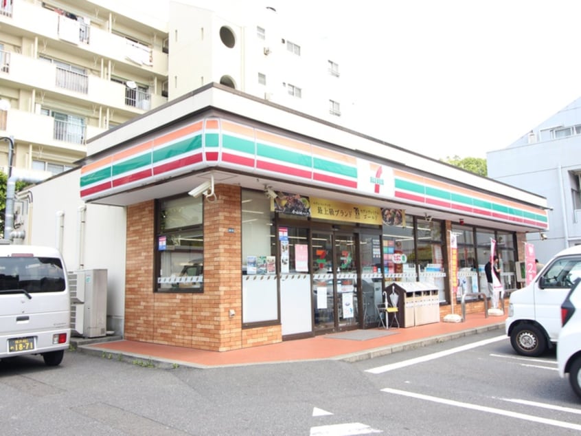 セブンイレブン(コンビニ)まで179m コーコ日吉本町