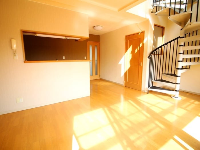 居室 ワイアンドエステラス