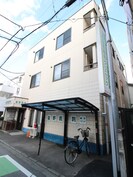 鳳英ビルの外観