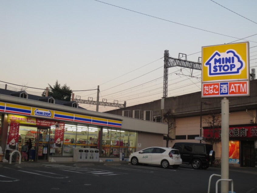 ミニストップ和泉多摩川店(コンビニ)まで389m リバ－サイドハイツ